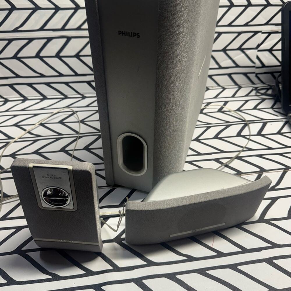 Philips SW5000 Subwoofer, CA5000 front right speaker and CSW5000 Center Speaker